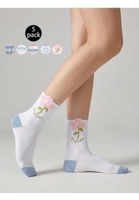 Sinsay - Zestaw skarpetek z kwiatowymi i pasiastymi wzorami 5 pack - wielobarwny. Wzór: kwiaty #1