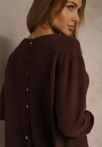 Renee - Brązowy Sweter z Kaszmirem Ozdobiony Kieszeniami Saniswena. Kolor: brązowy. Materiał: kaszmir. Długość rękawa: długi rękaw. Długość: długie. Wzór: aplikacja. Styl: klasyczny, elegancki #3