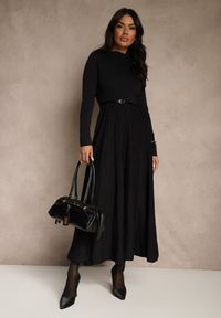 Renee - Czarna Dzianinowa Sukienka Rozkloszowana Longsleeve z Wiskozą i Paskiem Tusnira. Okazja: na co dzień. Kolor: czarny. Materiał: wiskoza, dzianina. Długość rękawa: długi rękaw. Typ sukienki: proste. Styl: casual, elegancki #1