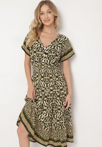 Born2be - Zielono-Beżowa Bawełniana Sukienka z Gumką w Talii i Guzikami Natiflione. Okazja: na co dzień. Typ kołnierza: dekolt w kształcie V. Kolor: zielony. Materiał: bawełna. Typ sukienki: rozkloszowane, oversize. Styl: klasyczny, casual, elegancki #1