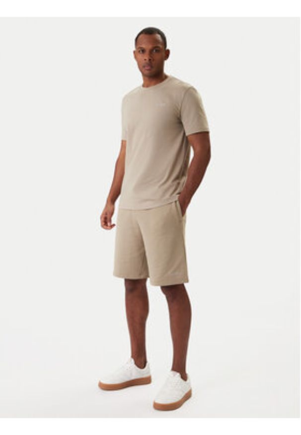 Guess Szorty sportowe Z6RD06 KAIJ1 Beżowy Regular Fit. Kolor: beżowy. Materiał: bawełna. Styl: sportowy