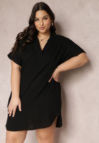 Renee - Czarna Bawełniana Sukienka Mini o Pudełkowym Fasonie z Kołnierzykiem Elealla. Kolekcja: plus size. Kolor: czarny. Materiał: bawełna. Długość rękawa: krótki rękaw. Typ sukienki: dla puszystych. Długość: mini #1