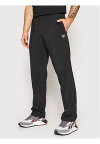 Reebok Spodnie dresowe Training Essentials Woven FP9170 Czarny Regular Fit. Kolor: czarny. Materiał: syntetyk, dresówka