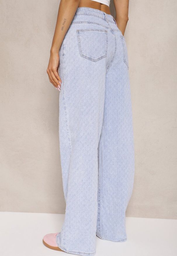 Renee - Jasnoniebieskie Jeansy z Bawełną o Szerokim Kroju High Waist Taliera. Okazja: na co dzień. Stan: podwyższony. Kolor: niebieski. Styl: elegancki, casual