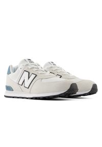 Buty dziecięce New Balance G5744LM – beżowe. Okazja: na co dzień, na uczelnię. Kolor: beżowy. Materiał: zamsz, syntetyk, materiał. Szerokość cholewki: normalna. Model: New Balance 574. Sport: turystyka piesza #3
