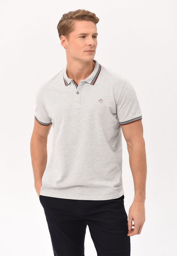 Volcano - Melanżowa koszulka polo O-HARPER. Okazja: na co dzień. Typ kołnierza: polo. Kolor: kremowy. Materiał: bawełna, materiał. Wzór: melanż. Styl: klasyczny, casual, elegancki