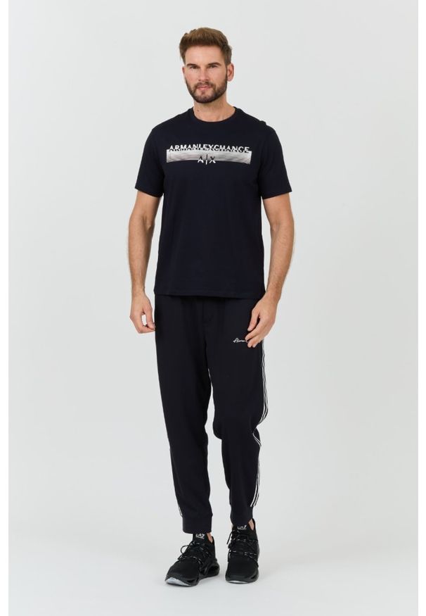 Armani Exchange - ARMANI EXCHANGE Granatowy męski t-shirt ze srebrnym logo, Rozmiar XXL. Kolor: niebieski