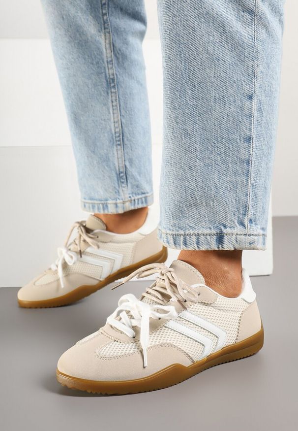 Renee - Beżowe Sneakersy w Stylu Tenisówek Ozdobione Geometrycznym Wzorem Teloriella. Okazja: na co dzień. Zapięcie: sznurówki. Kolor: beżowy. Materiał: jeans. Wzór: aplikacja, geometria