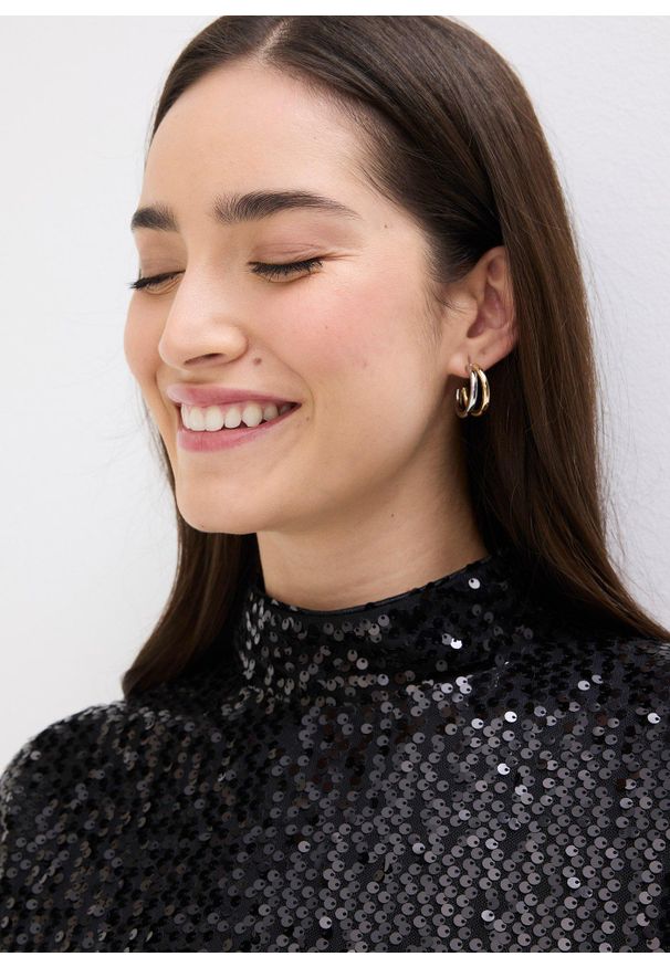 bonprix - Top z cekinami. Kolor: czarny