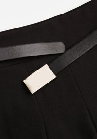 Renee - Czarne Spódnico-Spodenki High Waist z Plisowaniem Wykończone Paskiem Eviennes. Okazja: na co dzień. Stan: podwyższony. Kolor: czarny. Materiał: jedwab. Styl: casual, klasyczny #4