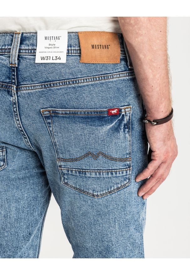 Mustang - MUSTANG VEGAS SLIM MĘSKIE SPODNIE JEANSOWE JEANSY DŻINSY DENIM BLUE 1015043 5000 202. Okazja: na co dzień. Styl: casual