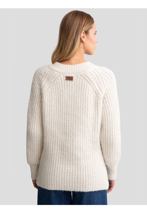 Big-Star - Sweter damski z dekoltem v-neck perłowy Mayamiya 103. Okazja: na co dzień. Typ kołnierza: dekolt w kształcie V. Kolor: biały. Materiał: materiał, skóra, jeans. Wzór: ze splotem. Styl: klasyczny, elegancki, casual