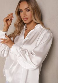 Renee - Biała Bluzka z Kołnierzykiem i Ozdobnym Marszczeniem Ariba. Kolor: biały. Styl: elegancki
