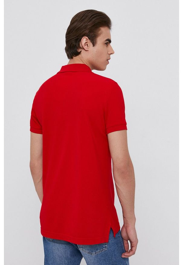 United Colors of Benetton - Polo. Typ kołnierza: polo. Kolor: czerwony. Materiał: dzianina. Długość: krótkie. Wzór: gładki, aplikacja