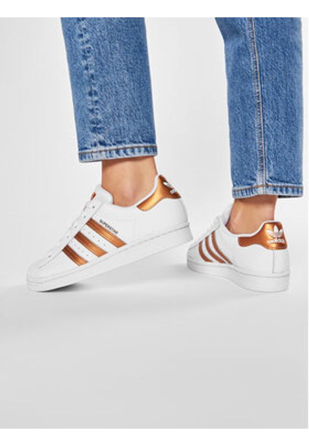 Adidas - adidas Sneakersy Superstar W FX7484 Biały. Kolor: biały. Materiał: skóra. Model: Adidas Superstar