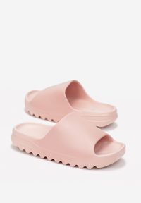 Born2be - Różowe Piankowe Klapki na Podeszwie z Wycięciami Ferietta. Okazja: na co dzień. Kolor: różowy. Sezon: lato. Styl: casual #6