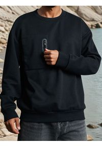 Sinsay - Bluza crewneck - czarny. Kolor: czarny