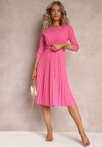 Renee - Różowa Sukienka Plisowana z Paskiem Valfe. Kolor: różowy. Materiał: dzianina #4