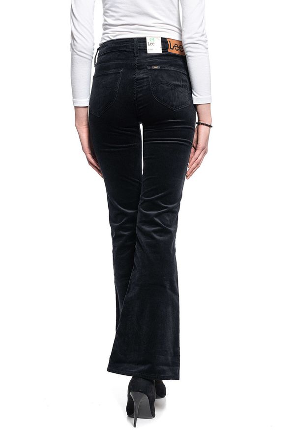 Lee - LEE BREESE FLARE DAMSKIE SPODNIE SZTRUKSOWE BLACK L32YQG01 112107757. Materiał: sztruks