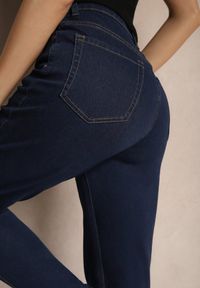 Renee - Granatowe Casualowe Jeansy Mom Fit High Waist Zorirra. Okazja: na co dzień. Stan: podwyższony. Kolor: niebieski. Wzór: aplikacja. Styl: casual