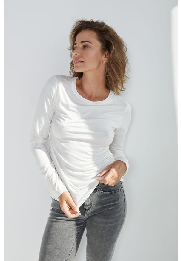 BLUZKA EMMA MODAL ECRU XL - Flawless. Okazja: na co dzień, na spacer. Materiał: tkanina, dresówka, jeans, skóra. Długość rękawa: długi rękaw. Długość: długie. Styl: klasyczny, sportowy, casual, elegancki