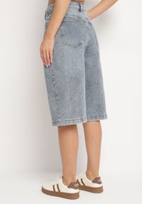 Born2be - Niebieskie Szorty Jeansowe Bermudy z Asymetrycznym Zapięciem Liladea. Okazja: na co dzień. Kolor: niebieski. Materiał: jeans. Długość: długie. Styl: elegancki, casual #4