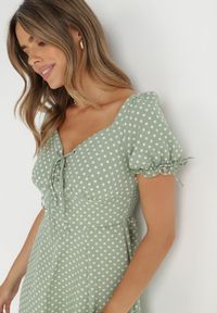Born2be - Jasnozielona Sukienka Abin. Kolor: zielony. Wzór: aplikacja, kropki. Styl: vintage. Długość: mini #6