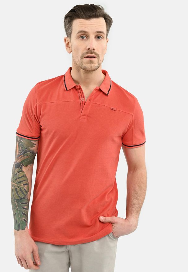 Volcano - Koszulka polo O-SALLY. Typ kołnierza: polo. Kolor: pomarańczowy. Materiał: bawełna, dzianina. Styl: klasyczny