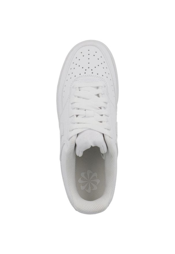 Buty do chodzenia damskie Nike Court Vision Low. Kolor: biały. Materiał: materiał, syntetyk, tkanina. Model: Nike Court. Sport: turystyka piesza