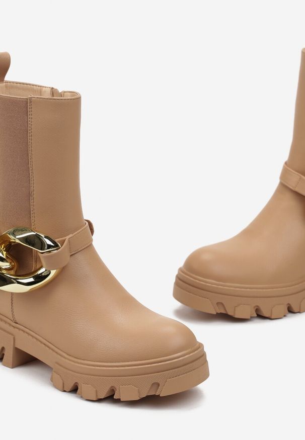 Renee - Brązowe Botki Sztyblety w Stylu Chunky z Łańcuchem Retrona. Nosek buta: okrągły. Zapięcie: zamek. Kolor: brązowy. Materiał: materiał. Sezon: zima. Obcas: na obcasie. Wysokość obcasa: średni