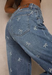 Renee - Niebieskie Jeansy Wide Leg High Waist z Haftem w Kształcie Kokardek Salimessa. Okazja: na imprezę, na co dzień. Stan: podwyższony. Kolor: niebieski. Wzór: haft. Styl: casual #5