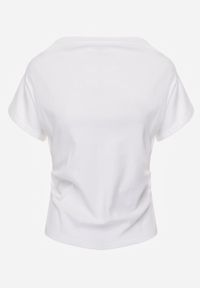 Born2be - Biały Bawełniany T-shirt z Marszczeniem w Talii i Dekoltem w Łódkę Savorith. Okazja: na co dzień, na spotkanie biznesowe, do pracy. Kolor: biały. Materiał: bawełna. Styl: casual, biznesowy, elegancki #6