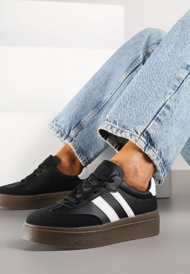 Born2be - Czarne Sneakersy w Stylu Tenisówek z Paskami Nilomira. Okazja: na co dzień. Zapięcie: pasek. Kolor: czarny. Materiał: jeans