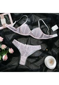 Intica - Komplet bielizny z falbanką biustonosz i majtki elegancki zestaw Christa. Kolor: różowy. Materiał: materiał #1