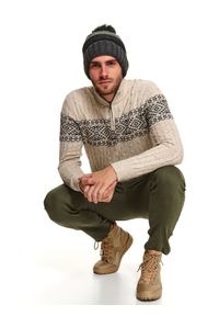TOP SECRET - Sweter ze stójką we wzór. Typ kołnierza: kołnierzyk stójkowy. Kolor: beżowy. Materiał: tkanina, wełna. Długość: długie. Sezon: zima #3