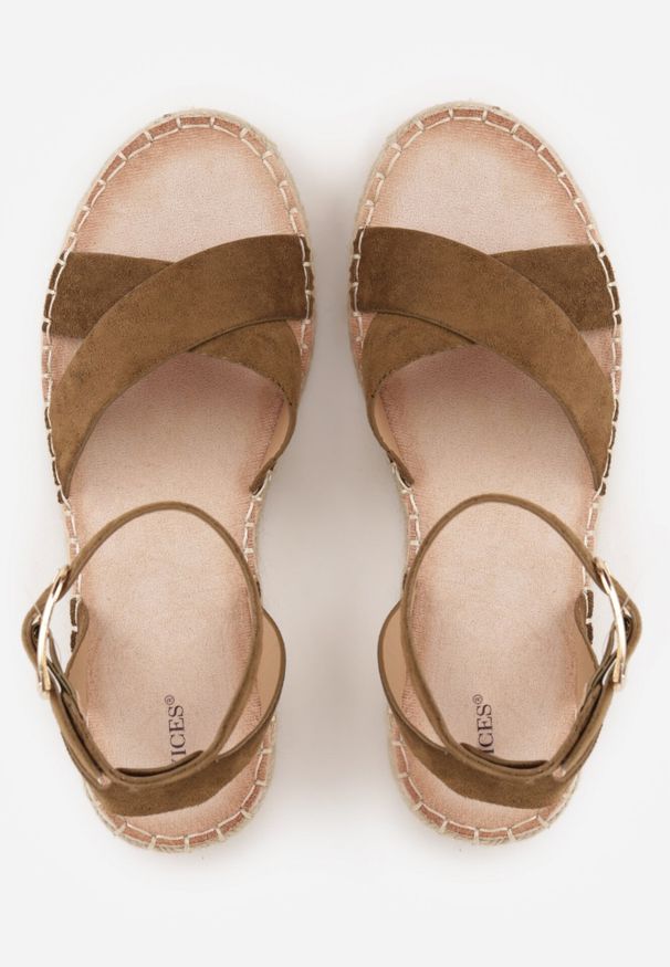 Born2be - Ciemnozielone Plecione Sandały Boho VICES ze Skrzyżowanymi Paskami Aqiaria. Okazja: na co dzień. Zapięcie: pasek. Kolor: zielony. Materiał: len. Sezon: lato. Styl: boho