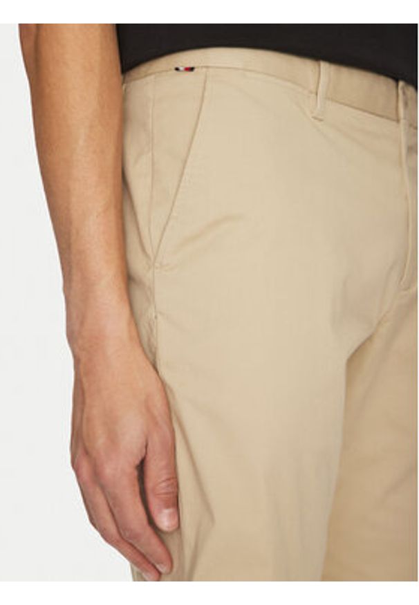TOMMY HILFIGER - Tommy Hilfiger Szorty materiałowe Harlem MW0MW23568 Beżowy Regular Fit. Kolor: beżowy. Materiał: bawełna