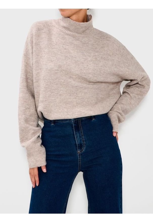 Sinsay - Golf basic - beżowy. Typ kołnierza: golf. Kolor: beżowy