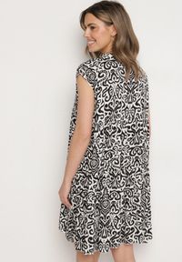 Born2be - Czarna Bawełniana Sukienka o Rozkloszowanym Kroju Oversize Liravina. Okazja: na co dzień. Typ kołnierza: dekolt w serek. Kolor: czarny. Materiał: bawełna. Typ sukienki: oversize. Styl: elegancki, casual, klasyczny #3