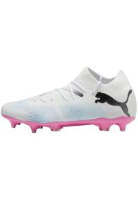 Buty piłkarskie Puma Future 7 Match MxSG 107714 01 białe. Kolor: biały. Materiał: syntetyk, dzianina. Szerokość cholewki: normalna. Sport: piłka nożna