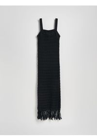Reserved - Długa narzutka plażowa z frędzlami - czarny. Okazja: na plażę. Kolor: czarny. Materiał: bawełna, dzianina. Wzór: ażurowy. Typ sukienki: proste. Długość: maxi #1