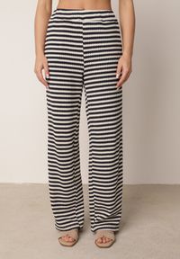 Born2be - Beżowo-Granatowy Dzianinowy Komplet z Bawełną Ozdobiony Wzorem w Paski Spodnie i Bluzka Amiphisia. Kolor: beżowy. Materiał: bawełna, dzianina. Wzór: paski, aplikacja #8