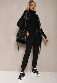 Renee - Czarne Dresowe Spodnie z Gumkami na Nogawkach i Troczkiem w Pasie Tiralee. Okazja: na co dzień. Kolor: czarny. Materiał: dresówka. Styl: elegancki, casual #5