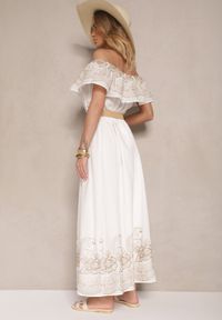 Renee - Biała Sukienka Boho o Kroju Hiszpanki Zdobiona Haftem i Paskiem z Klamrą Vallisca. Okazja: na co dzień. Typ kołnierza: dekolt hiszpanka. Kolor: biały. Materiał: poliester. Wzór: haft, aplikacja. Typ sukienki: z odkrytymi ramionami. Styl: boho #3