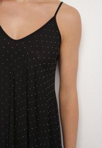 Born2be - Czarna Rozkloszowana Sukienka z Wiskozy z Cyrkoniami Ellitana. Okazja: na co dzień. Kolor: czarny. Materiał: wiskoza. Sezon: lato. Styl: elegancki, casual, klasyczny #7