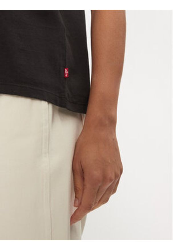 Levi's® T-Shirt The Perfect 17369-2780 Czarny Standard Fit. Kolor: czarny. Materiał: bawełna