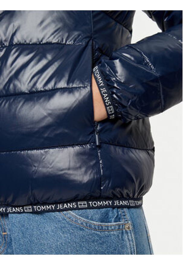 Tommy Jeans Kurtka zimowa Essential DW0DW19312 Granatowy Regular Fit. Kolor: niebieski. Materiał: syntetyk. Sezon: zima