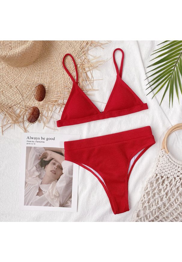Intica - Bikini z figami regulowane na plażę Nellya. Kolor: czerwony. Materiał: materiał. Wzór: aplikacja