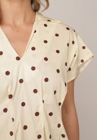 Born2be - Żółta Bluzka o Fasonie Oversize w Kropki z Bawełny Pireia. Okazja: do pracy, na co dzień. Kolor: żółty. Materiał: bawełna. Długość: długie. Wzór: kropki. Styl: casual #6