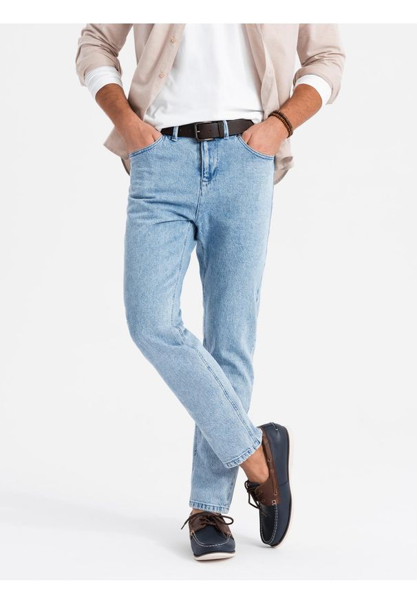 Ombre Clothing - Marmurkowe męskie spodnie jeansowe CARROT FIT – jasnoniebieskie V1. Kolor: niebieski. Materiał: jeans. Styl: klasyczny, retro